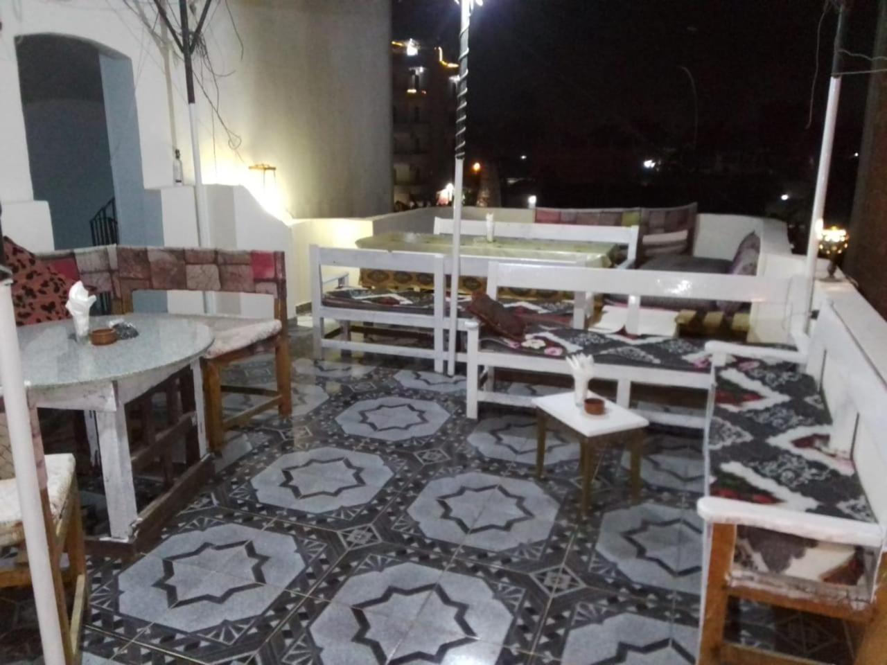 One Love Guesthouse & Restaurant Luxor Exterior photo