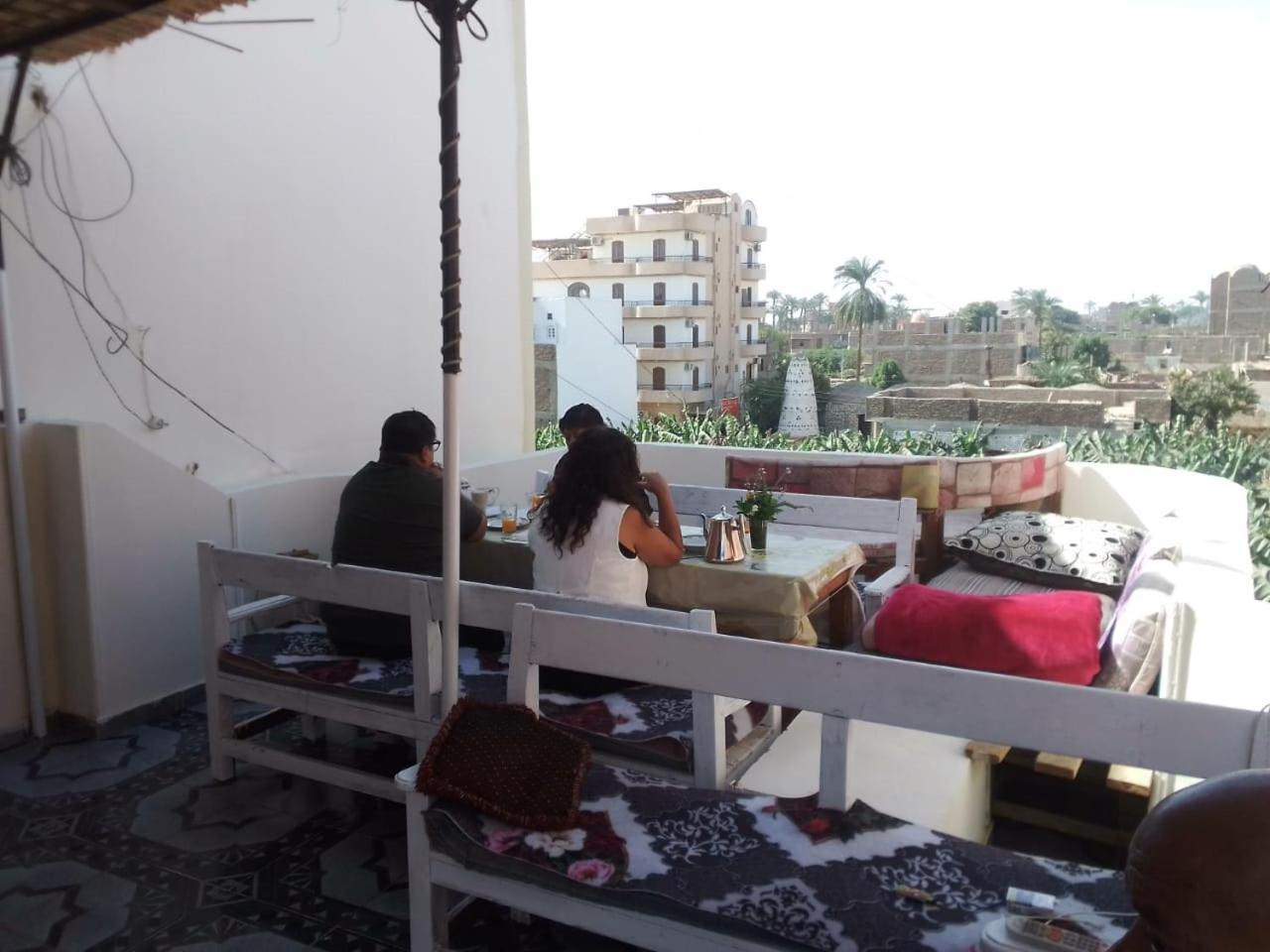 One Love Guesthouse & Restaurant Luxor Exterior photo